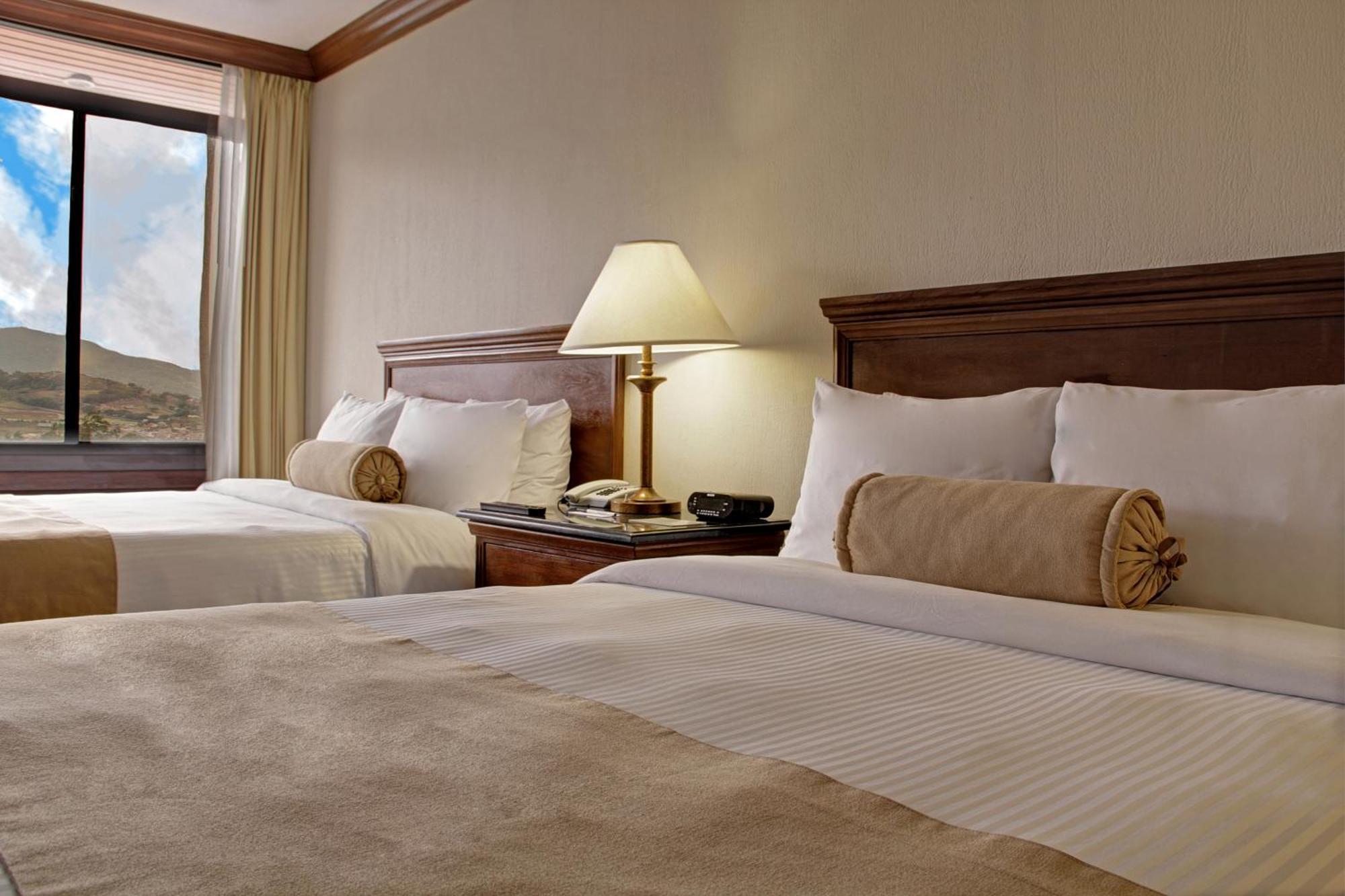 Wyndham San Jose Herradura Eksteriør bilde A typical guest room at the Best Western Premier Collection
